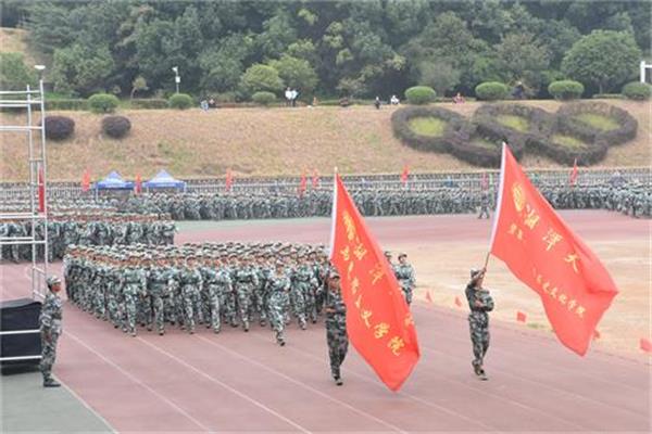 图为KU游官网分列式检阅.JPG