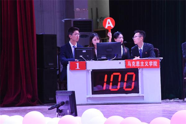图为KU游官网代表队答题.JPG