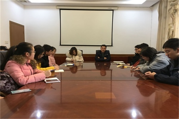 图为本科学生班团例会现场.jpg